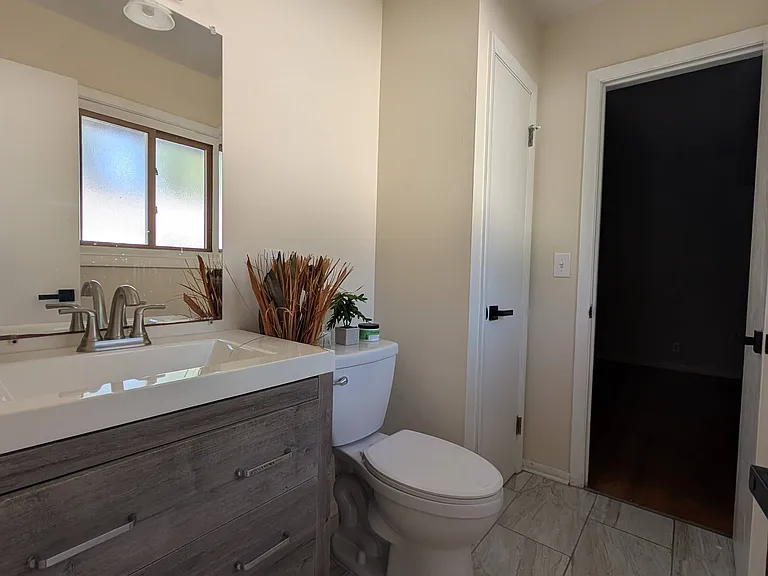 714 W Montclaire Ave — Photo 12