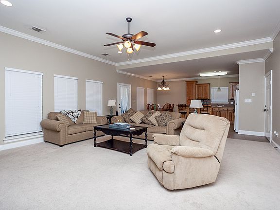 5th image of 39124 Balmoral Dr