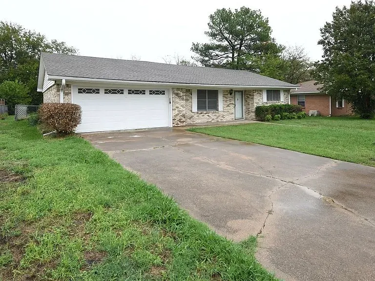 1607 Anthony St — Photo 24