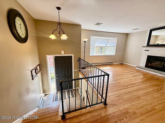 4th image of 133 Armstrong Dr
