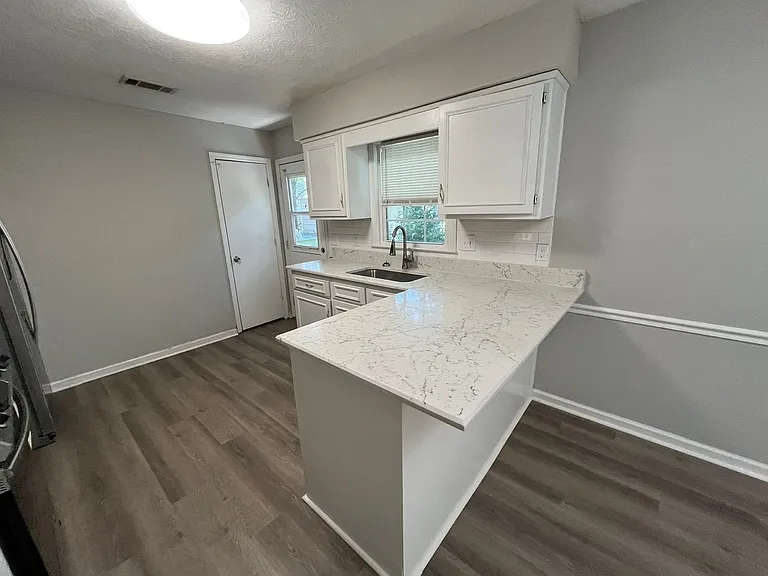 4310 Hart St — Photo 8