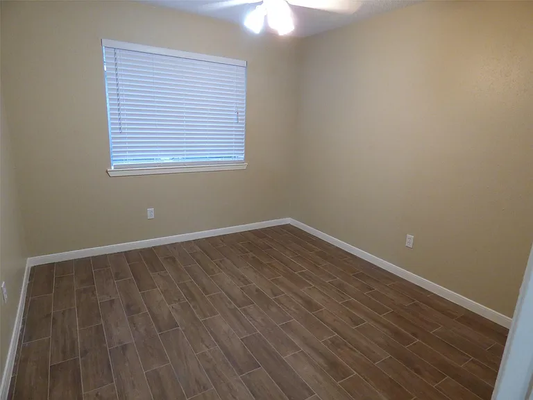 1242 Park Ln — Photo 12