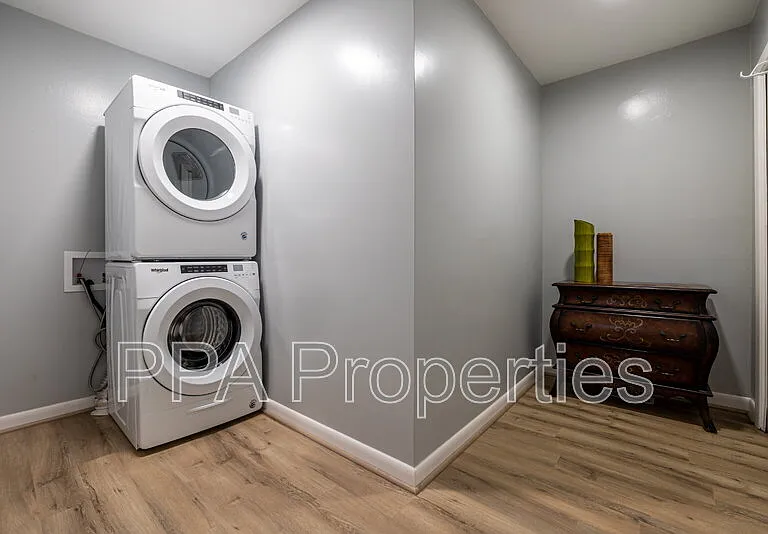2404 Francis St — Photo 8