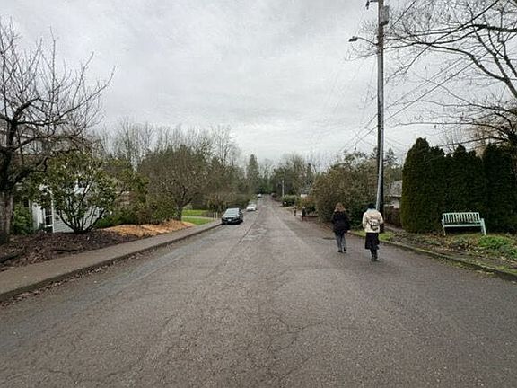 5th image of 2125 SW Dolph Ct