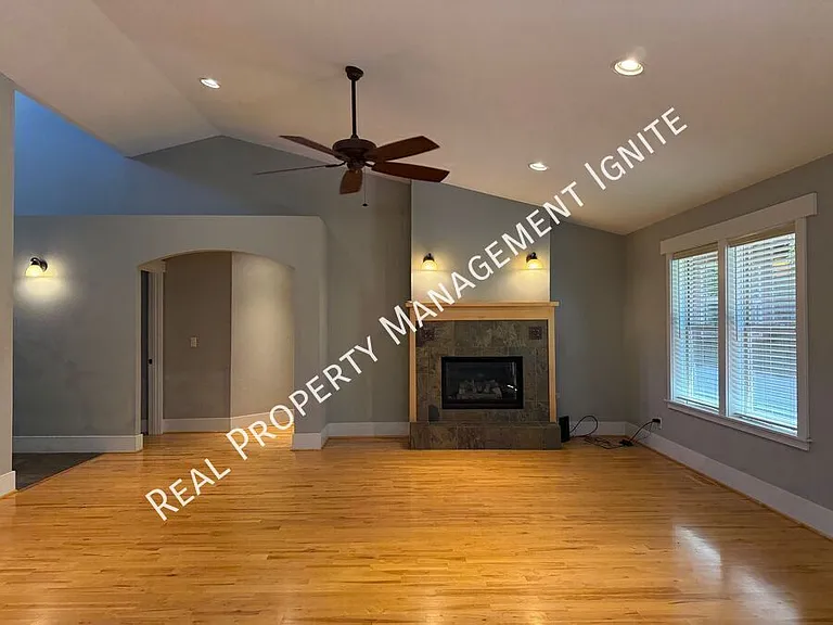 2955 NW Bordeaux Ln — Photo 4