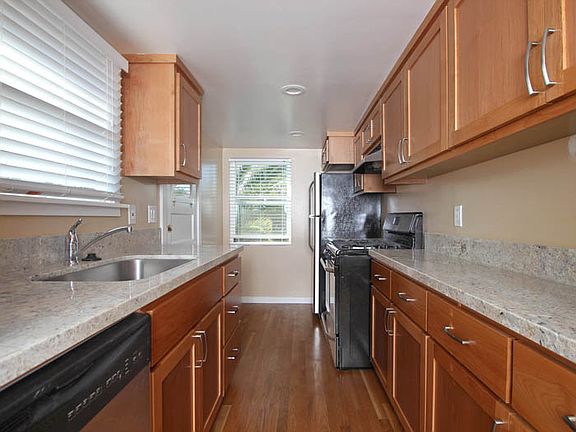 3rd image of 536 Forest Ave