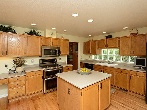 Great kitchen with eating space