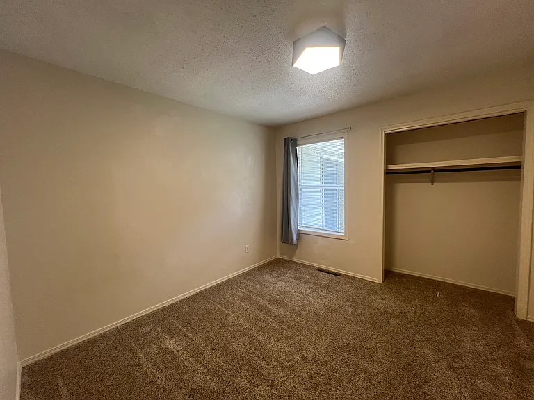 204 E Robberson St — Photo 21