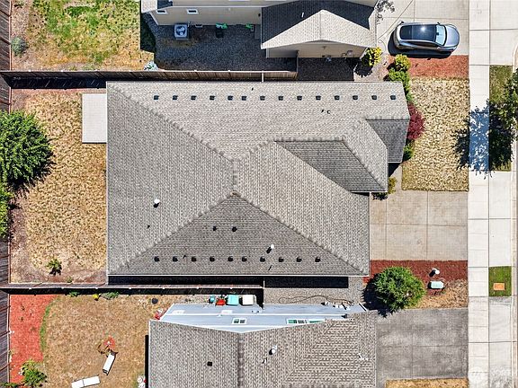 3rd image of 638 Mandee Street SE