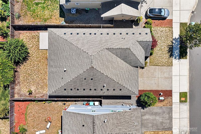 3rd image of 638 Mandee Street SE