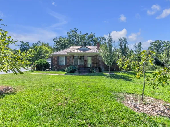 379 W Main St, Donalds, SC 29638