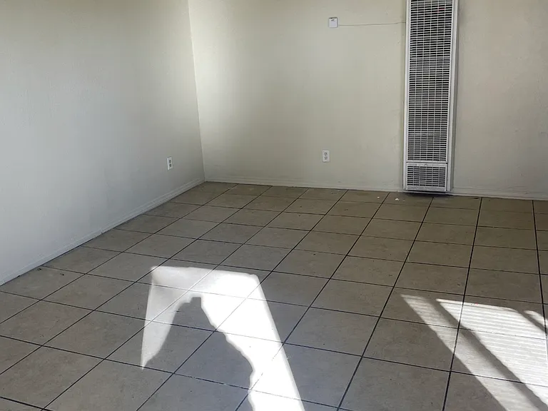 1232 N Sierra Way #2 — Photo 3