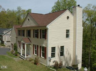 4 Spinning Wheel Ln, New Fairfield, CT 06812