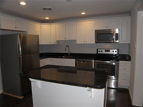 3rd image of 36167 Helen Ln