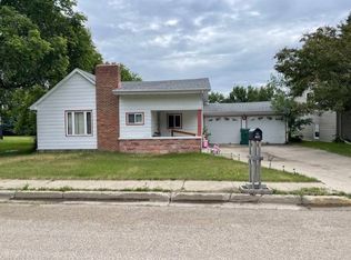 714 4th St NE, Rolla, ND 58367