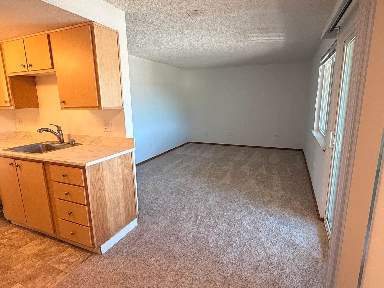 2 bed, 900 sqft, $1,750 — Photo 3