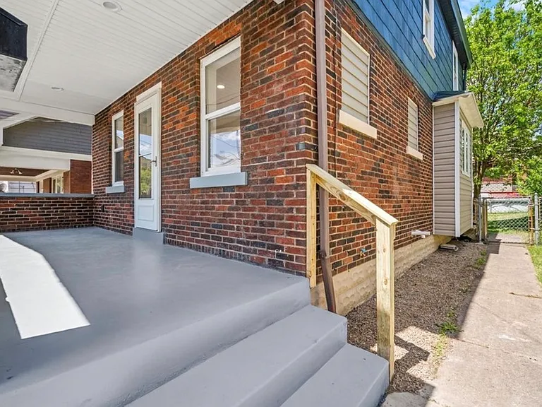 317 Anthony St — Photo 3