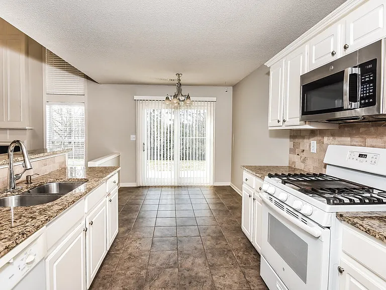 135 Wallnut Hall Cir — Photo 8