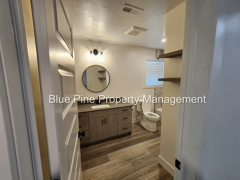1565 S Higbee Ave — Photo 11