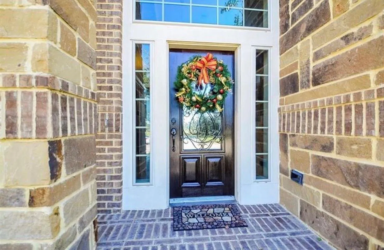 5 bed, 4.5 bath, 4241 sqft, $4,990 — Photo 3