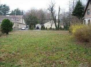 163 Steamboat Rd, Great Neck, NY 11024