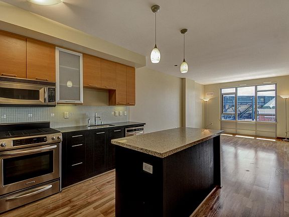 2nd image of 170 King St Unit 1109