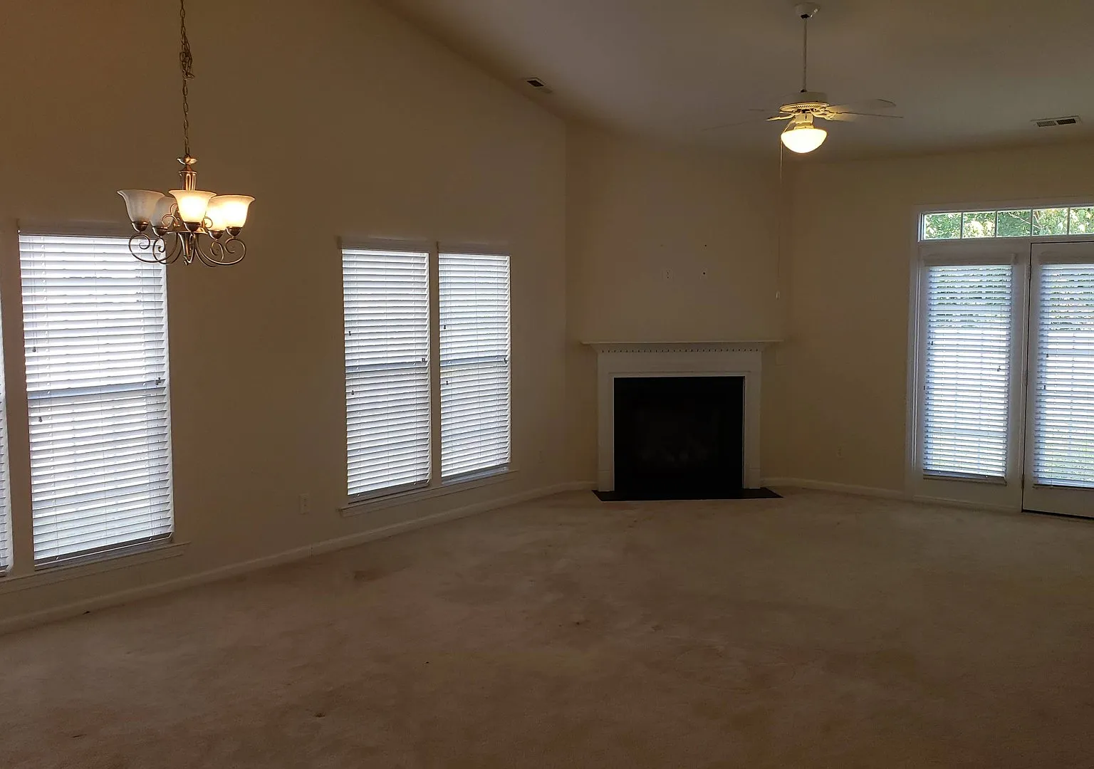 One level townhouse, no stairs, convenient to Lewisville/Clemmons — Photo 3