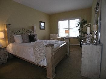 2nd image of 105 Worthington Cir