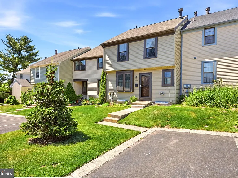 204 Livingston Ct — Photo 39
