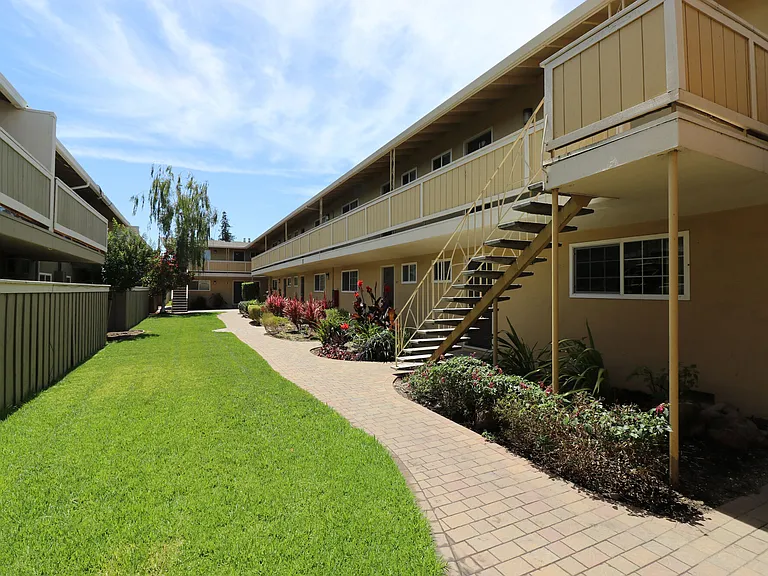 Mountain View Apartments — Photo 7