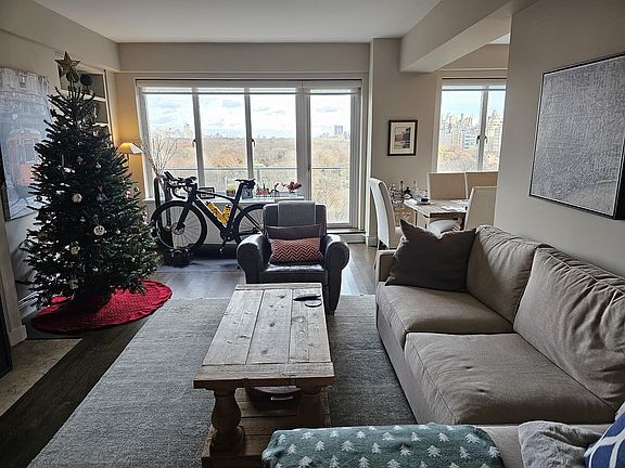 4th image of 40 Central Park S #15C