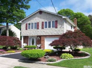 103 Graham Ave, Holbrook, NY 11741