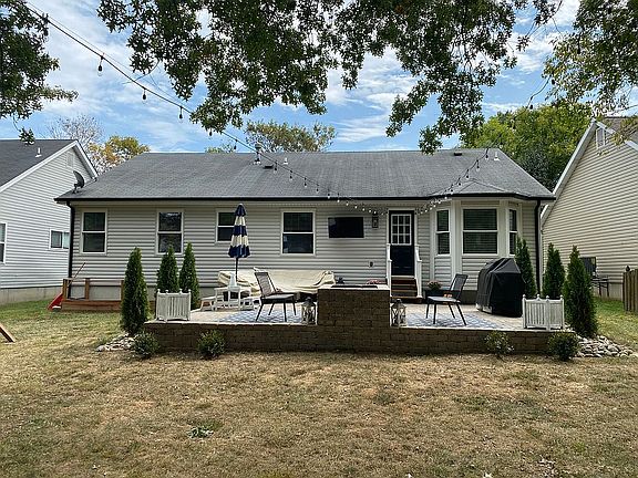 4th image of 323 Oak Park Village Dr