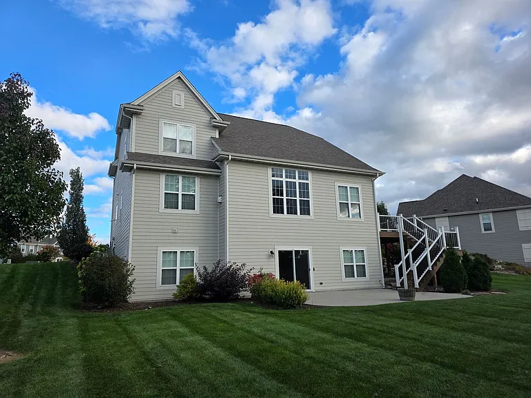 W239N3743 River Birch Ct — Photo 41