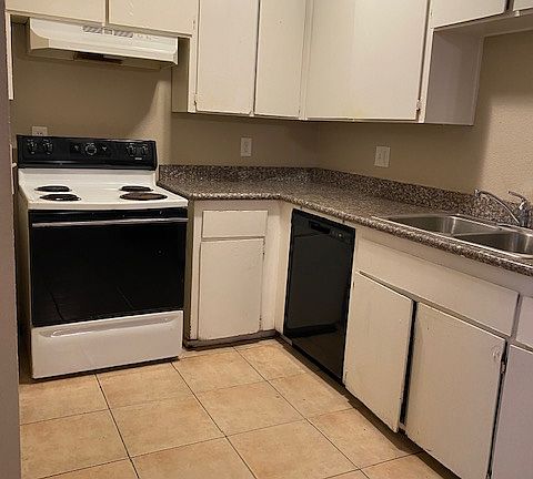 3rd image of 3352 N Marks Ave #10