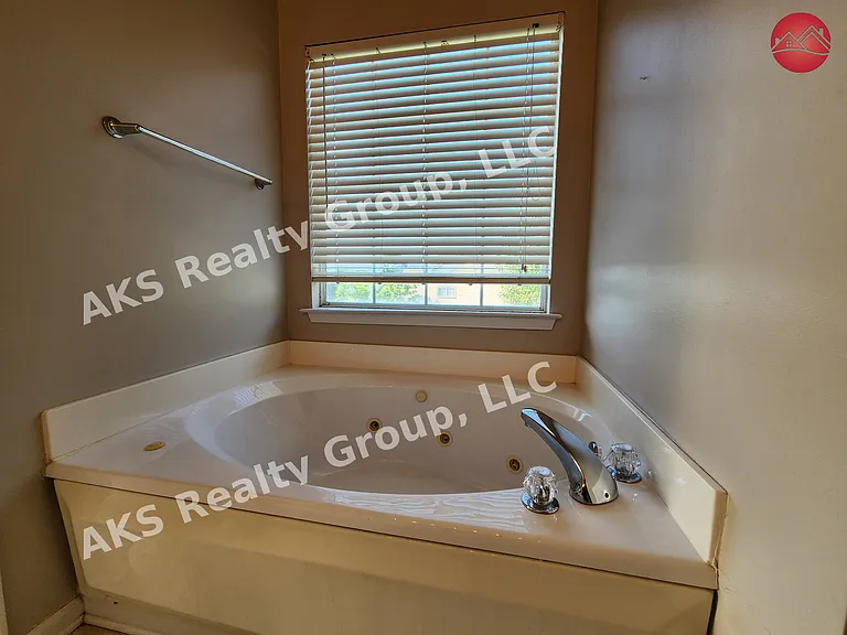 1108 Colony Trl — Photo 11