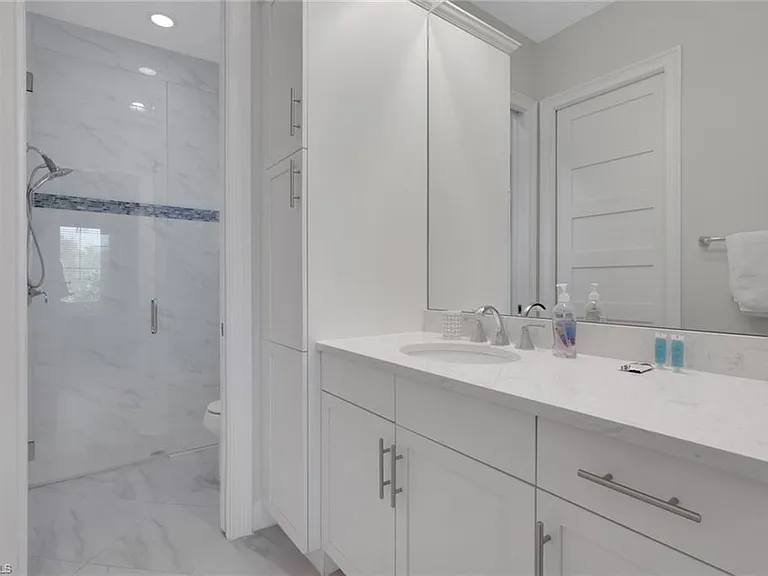 6394 Warwick Ave — Photo 19