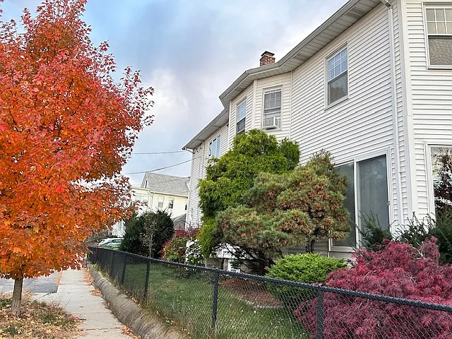 122 Belmont St — Photo 14