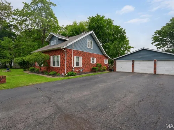 407 E Spruce St, Gillespie, IL 62033
