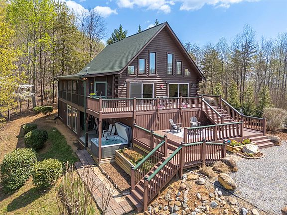 5th image of 107 Woodgate Dr