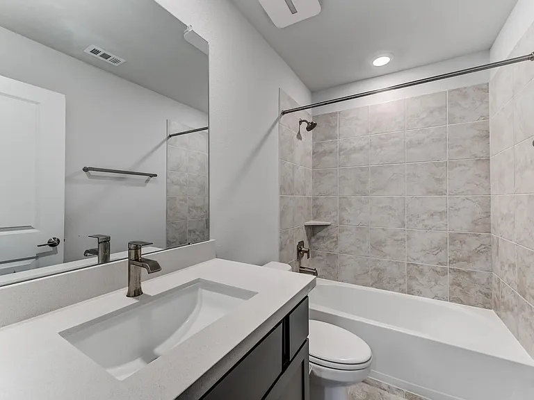 9522 Rialto Creek Dr — Photo 33