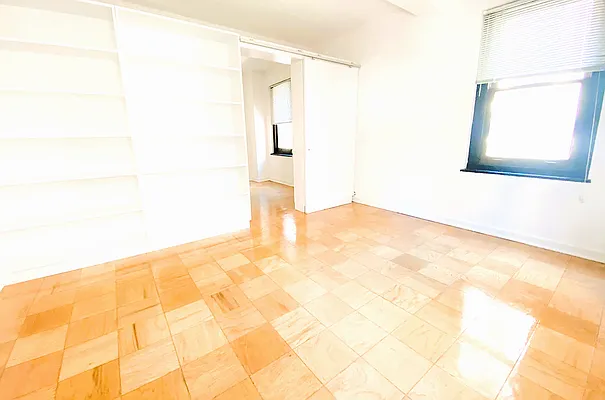 Rented by Manhattan Realty Group | media 19