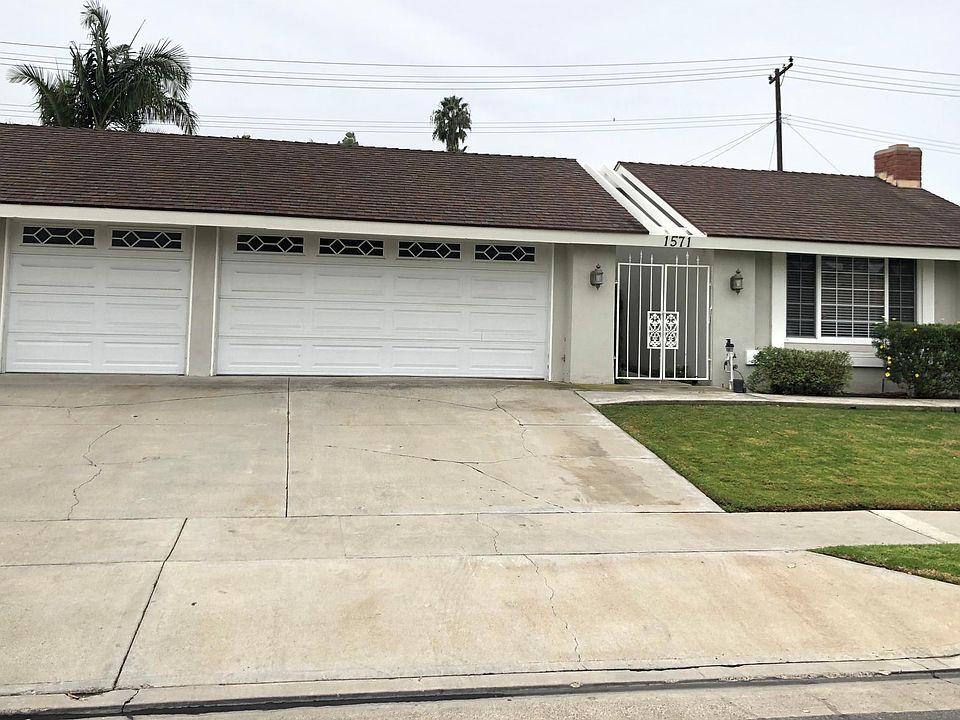 Front - Left 1 car garage