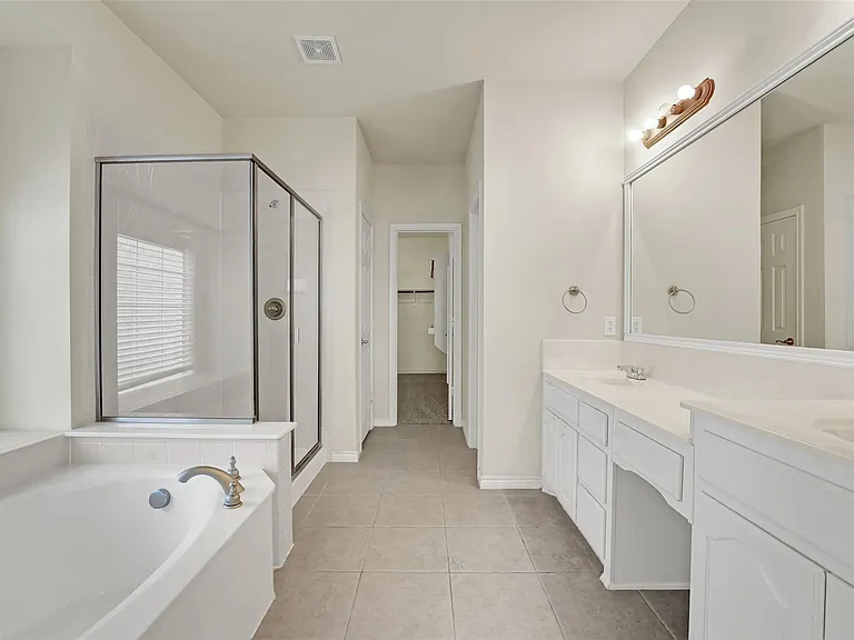 10438 Coach House Ln — Photo 14