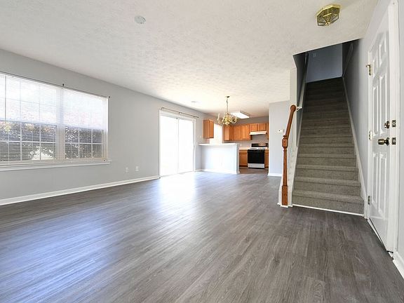 4th image of 614 W Oaks Dr