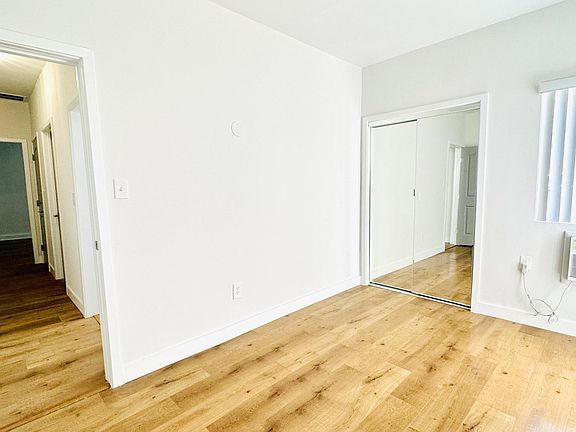 5th image of 2349 Lincoln Park Ave #1