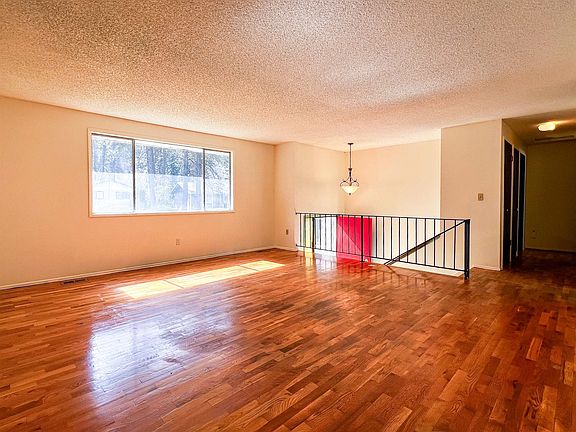 5th image of 6005 N Oxford Dr