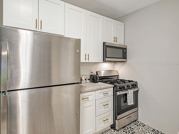 5th image of 3104 Gurney Ave #1N