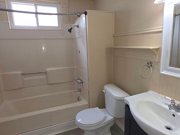 3rd image of 525 W Scott St APT 1