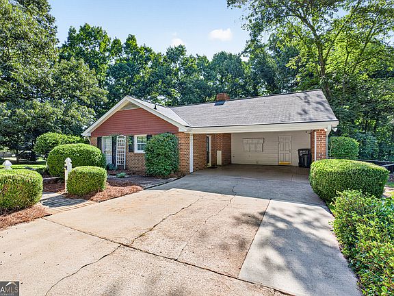 4th image of 3705 Arrowhead Pl